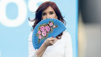 Cristina Kirchner pidió "dejar de mirar para otro lado" para erradicar la violencia de género Cristina Kirchner pidió "dejar de mirar para otro lado" para erradicar la violencia de género