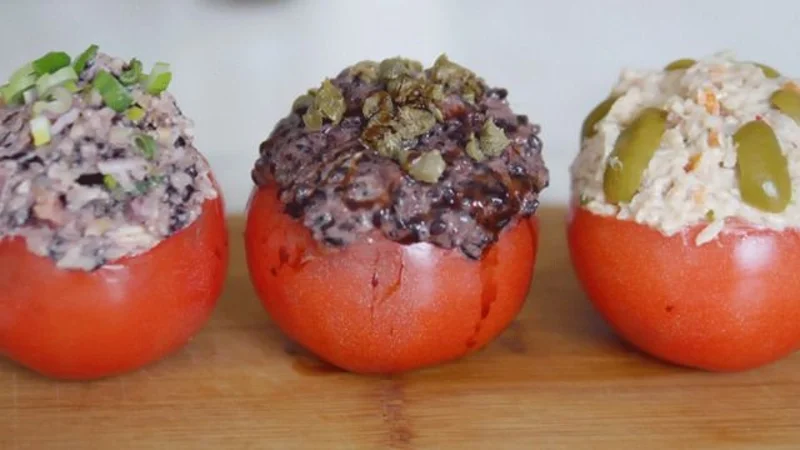 Cómo hacer tomates rellenos para Navidad