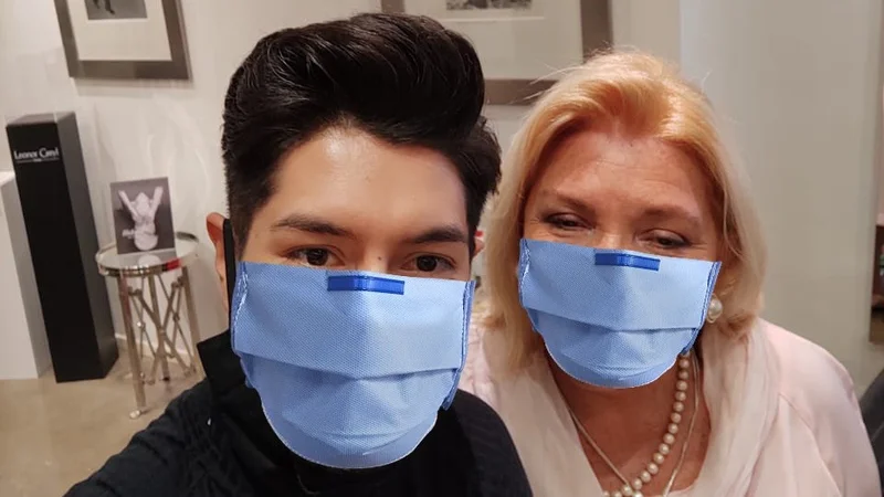 Elisa Carrió con barbijo puesto con Photoshop. 