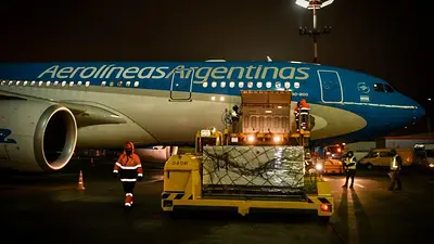 Partió desde Moscú el tercer vuelo de Aerolíneas Argentinas con 220 mil vacunas más Partió desde Moscú el tercer vuelo de Aerolíneas Argentinas con 220 mil vacunas más