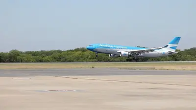 El vuelo de Aerolíneas Argentinas que trajo las primeras 300 mil dosis de la vacuna contra el coronavirus Sputnik V. El vuelo de Aerolíneas Argentinas que trajo las primeras 300 mil dosis de la vacuna contra el coronavirus Sputnik V.