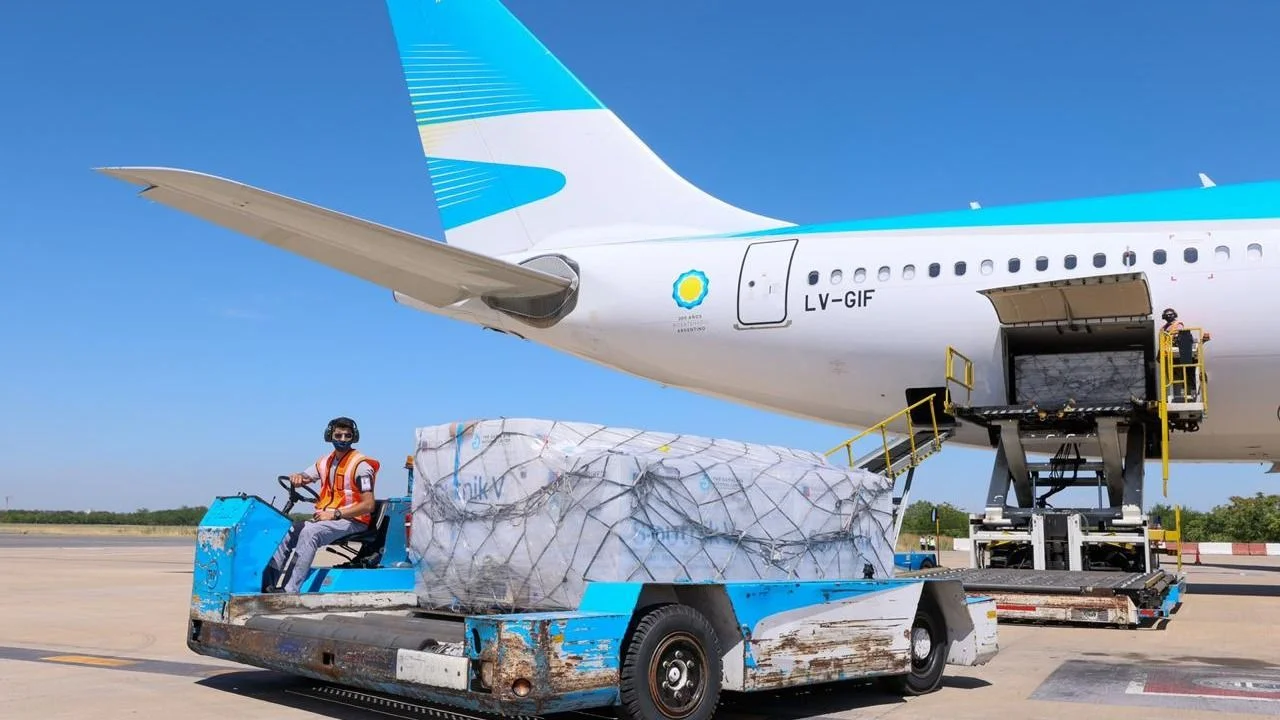 Seguí en vivo al avión de Aerolíneas a Moscú en busca de vacunas