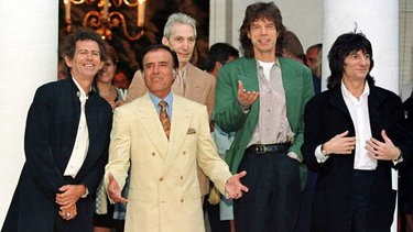 Carlos Menem y los famosos, una postal durante su presidencia