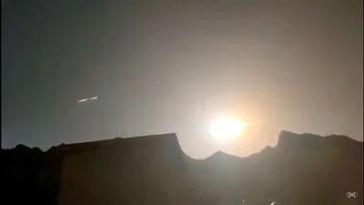 Una increíble "bola de fuego" atravesó el cielo en el noroeste de China Una increíble "bola de fuego" atravesó el cielo en el noroeste de China
