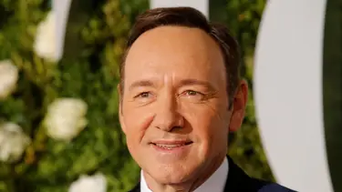Kevin Spacey reapareció con un polémico mensaje navideño