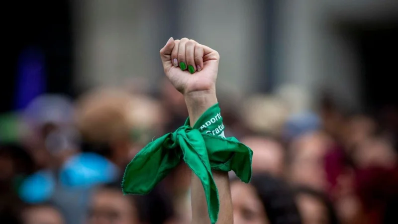 Aborto legal: la historia detrás del pañuelo verde como símbolo de lucha