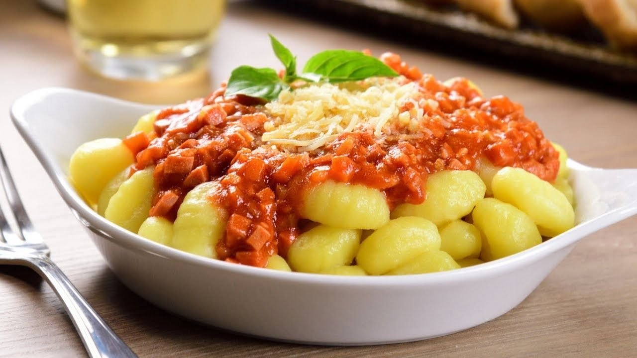 Ñoquis de papa con salsa bolognesa, receta de cocina