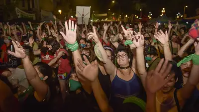 Una noche teñida de verde por el aborto legal: la vigilia histórica en fotos Una noche teñida de verde por el aborto legal: la vigilia histórica en fotos