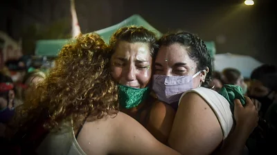 El festejo tiene color verde: así celebraron las calles que el aborto sea ley El festejo tiene color verde: así celebraron las calles que el aborto sea ley