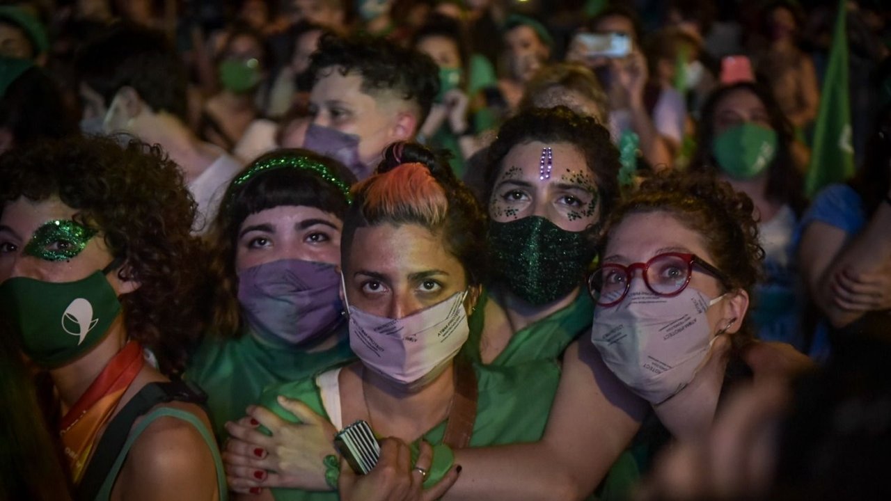 Aborto legal: se deberán revisar causas abiertas contra mujeres