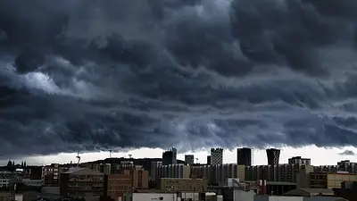 El clima en Buenos Aires, con lluvia y cielo nublado El clima en Buenos Aires, con lluvia y cielo nublado