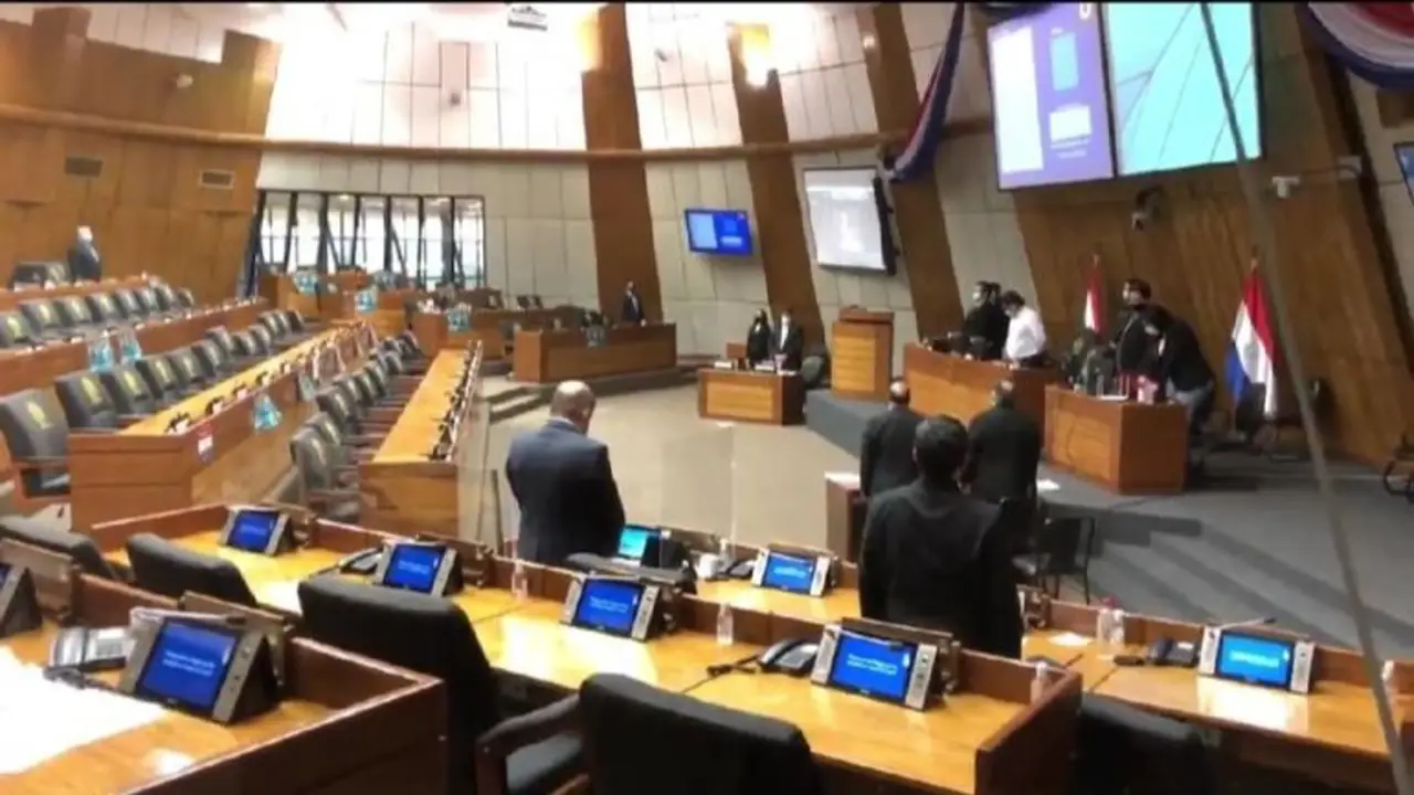 Lamentable: en Paraguay, diputados hicieron un minuto de silencio contra el aborto legal en Argentina