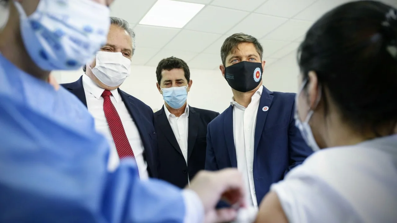 En medio de la suba de casos, Axel Kicillof y Alberto Fernández recorrieron un hospital 