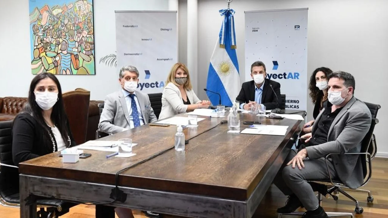 Massa: “Es imprescindible que cada fuerza política capacite a sus dirigentes”