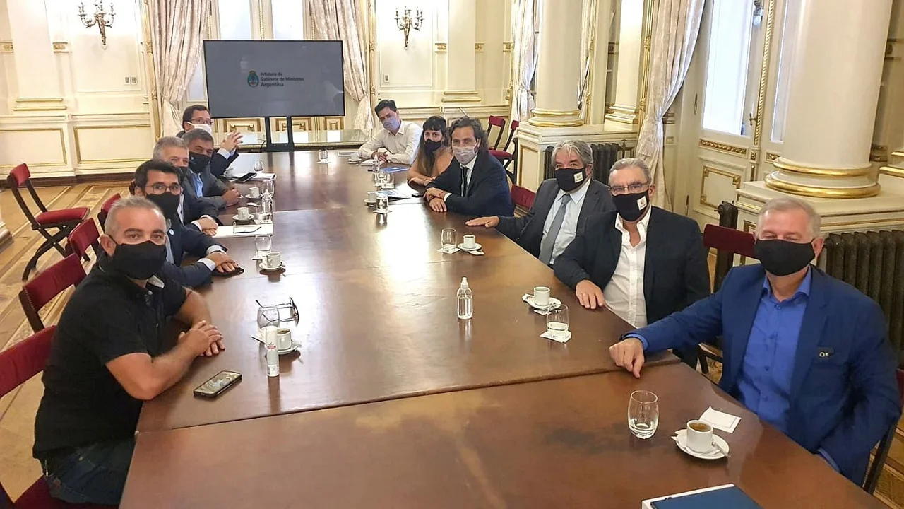 Santiago Cafiero recibió a las cooperativas, tras la reglamentación de la tarifa social de internet