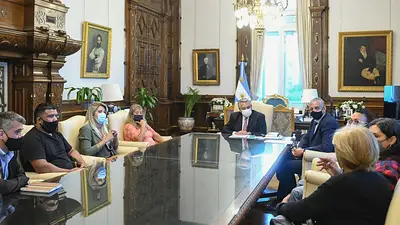 Alberto recibió a familiares de víctimas de la represión del 2001 Alberto recibió a familiares de víctimas de la represión del 2001