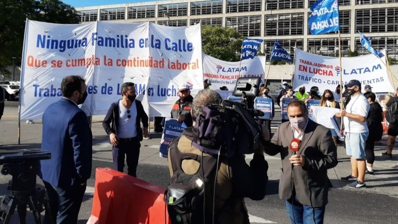 Trabajadores de Latam protestaron en Aeroparque y piden intervención del gobierno