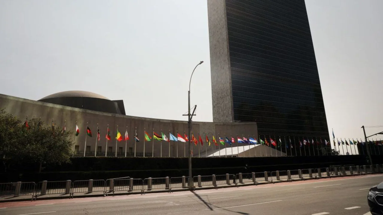 Tensión en Nueva York: un hombre armado obliga a acordonar la sede de la ONU