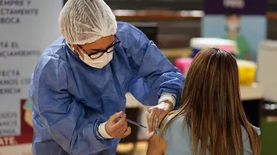 En medio de récord de casos por COVID-19, el Gobierno profundiza el plan de vacunación En medio de récord de casos por COVID-19, el Gobierno profundiza el plan de vacunación