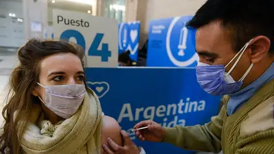 Vacunas de refuerzo contra el COVID-19: adelantan la aplicación de la dosis de refuerzo Vacunas de refuerzo contra el COVID-19: adelantan la aplicación de la dosis de refuerzo