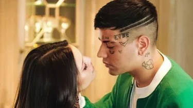 Emilia Mernes y Duki confirmaron el romance con una foto que estalló las redes