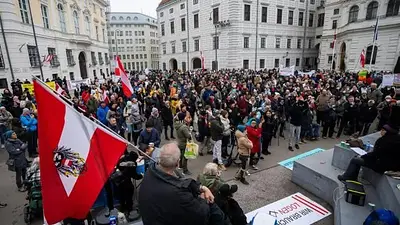 Austria multará con hasta 3.600 euros a los mayores de 14 que no se vacunen Austria multará con hasta 3.600 euros a los mayores de 14 que no se vacunen
