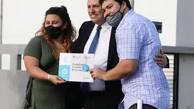 Alberto Fernández entregó la vivienda 30 mil de su gestión Alberto Fernández entregó la vivienda 30 mil de su gestión