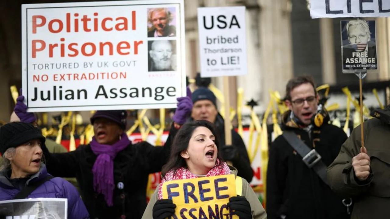 Revés para Assange: habilitan su extradición a Estados Unidos