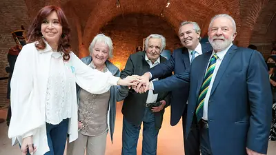 Día de la Democracia: Alberto Fernández entregó el premio Azucena Villaflor a representantes de los derechos humanos Día de la Democracia: Alberto Fernández entregó el premio Azucena Villaflor a representantes de los derechos humanos