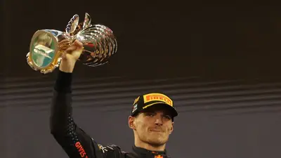 Verstappen se alza como campeón del mundo de Fórmula 1 Verstappen se alza como campeón del mundo de Fórmula 1
