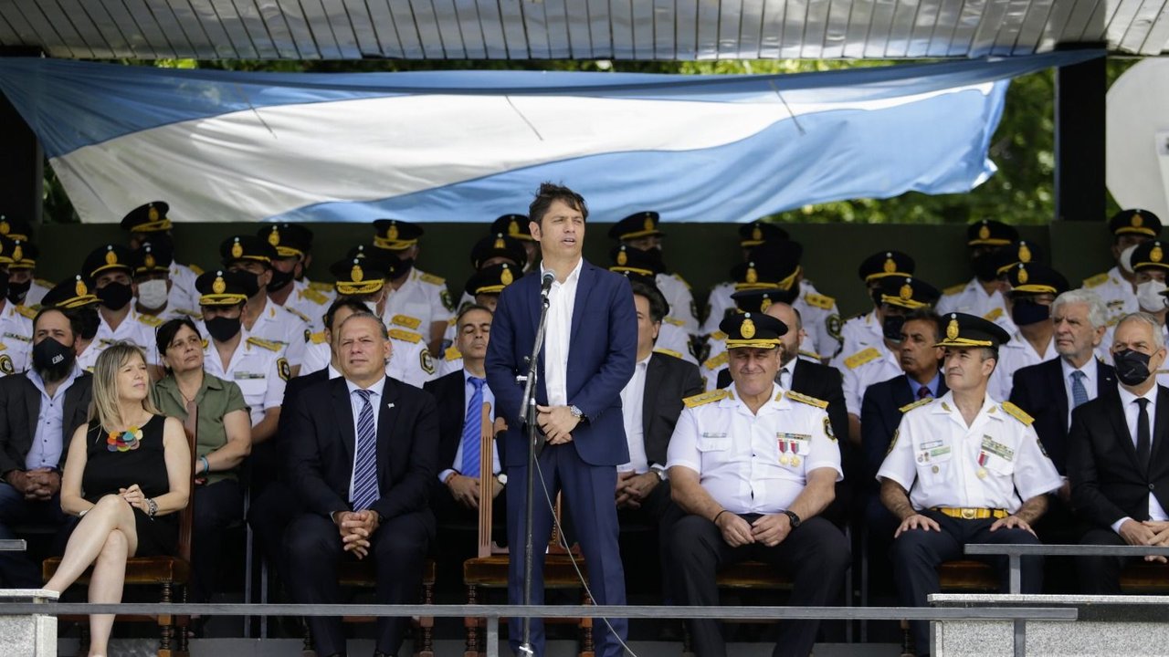 Kicillof: “Necesitamos una policía que sea más humana y que forme parte de nuestro pueblo”