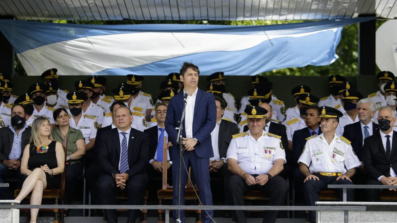 Kicillof: “Necesitamos una policía que sea más humana y que forme parte de nuestro pueblo”