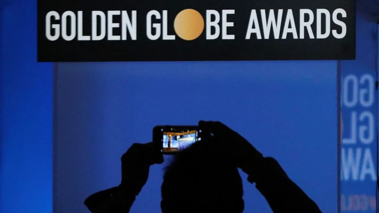 Belfast y El poder del perro lideran las nominaciones al Globo de Oro en un año polémico