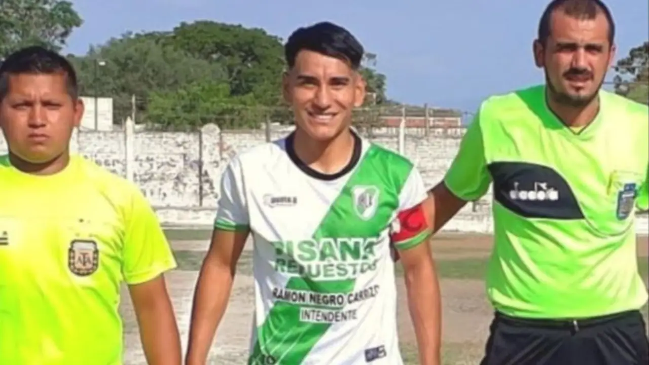 Jujuy: un futbolista se golpeó contra una pared en pleno partido y está grave