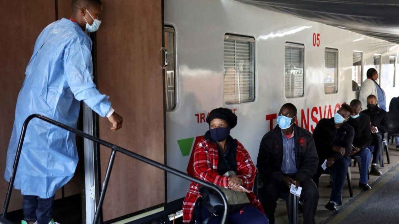 Sudáfrica registra récord de nuevos casos diarios de coronavirus 