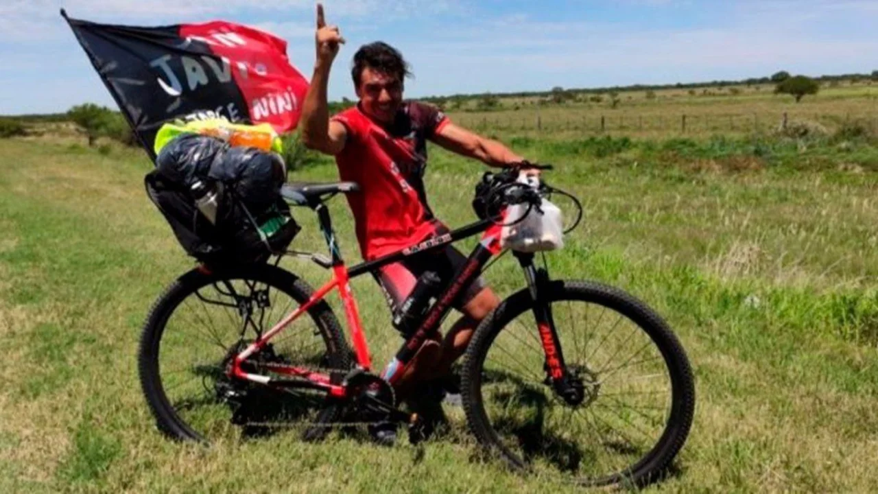 El hincha de Colón que fue en bici a Paraguay ya está pedaleando rumbo a Santiago
