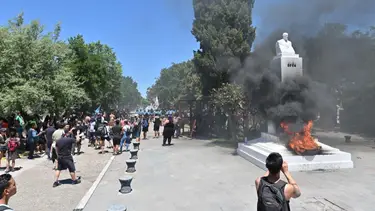 Tensión en Chubut por la ley de minería: prendieron fuego la Gobernación