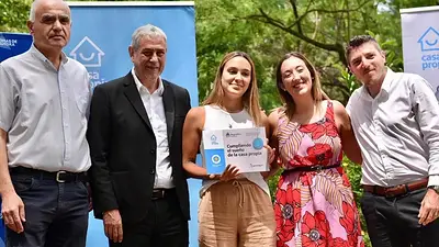 Casa Propia: Ferraresi entregó créditos para la construcción en Lomas de Zamora Casa Propia: Ferraresi entregó créditos para la construcción en Lomas de Zamora