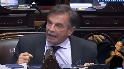 Diputado radical se olvidó el micrófono abierto: "Pedazo de pelotudo" Diputado radical se olvidó el micrófono abierto: "Pedazo de pelotudo"