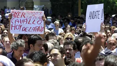 Crisis 2001. Crisis 2001.