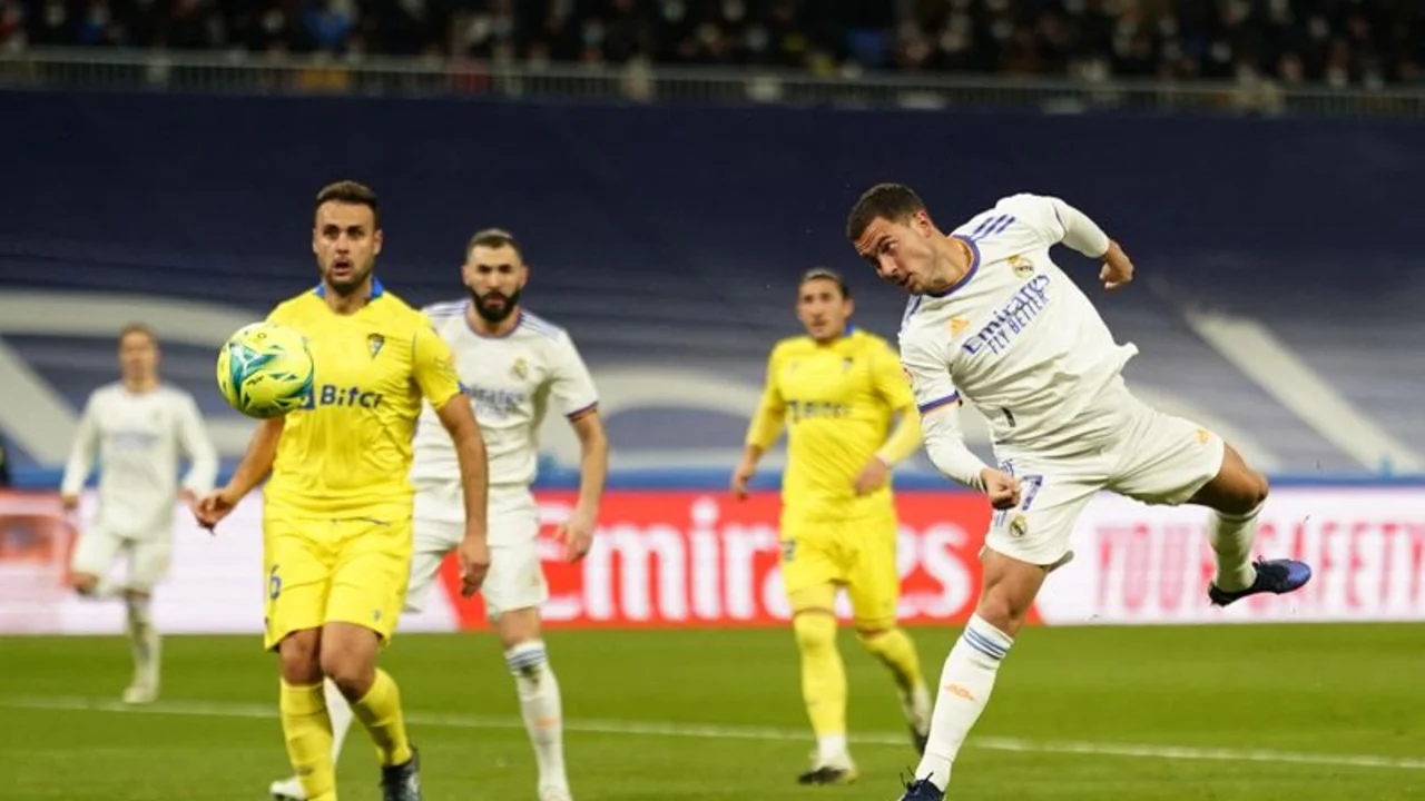 El Real Madrid termina su racha de victorias con un empate sin goles ante el Cádiz