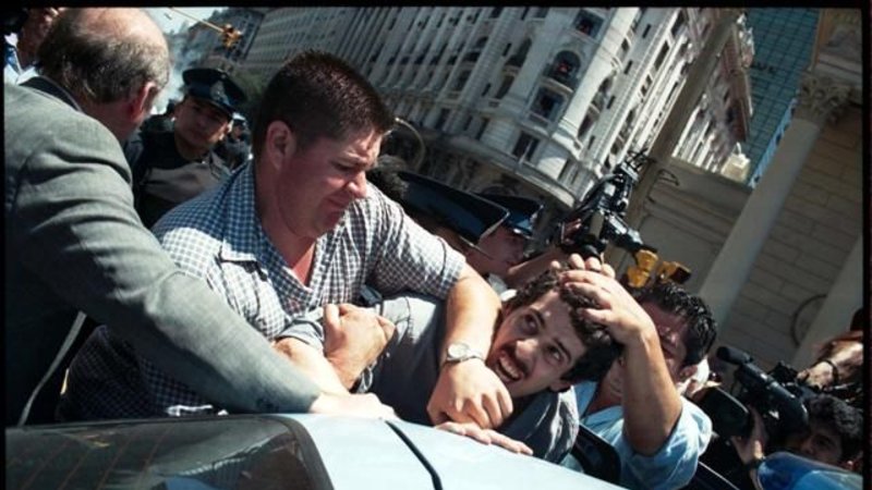 Damián Neustadt, el autor de la foto de "Wado" de Pedro en 2001: "Cuando la saqué, me apuntaron con una escopeta"