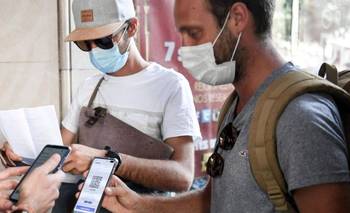 Santa Fe usa la estrategia del pase sanitario para incentivar la vacunación | Coronavirus en argentina
