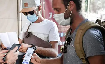 Santa Fe usa la estrategia del pase sanitario para incentivar la vacunación | Coronavirus en argentina