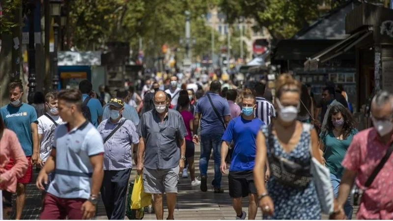 Aumentan los contagios de COVID en España: vuelve el toque de queda en Cataluña