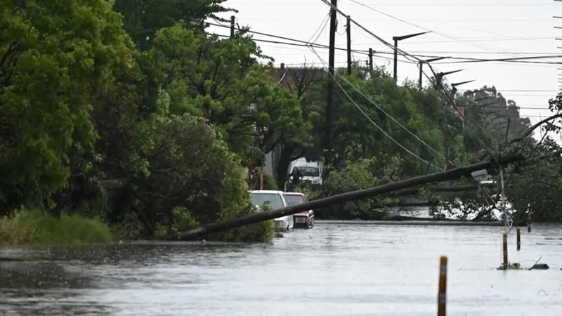 Fuerte temporal en Bolívar: inundaciones y voladuras de techos