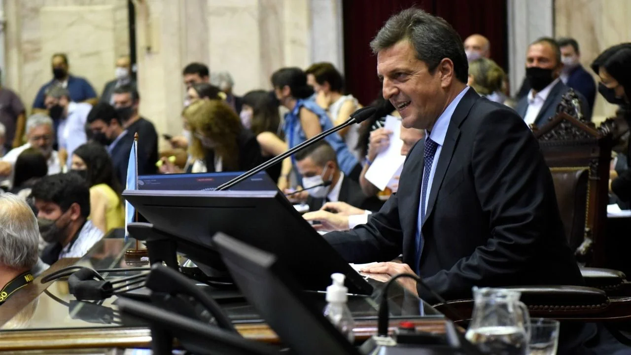 Massa incorporó la actualización del impuesto a las Ganancias en medio de la sesión por bienes personales