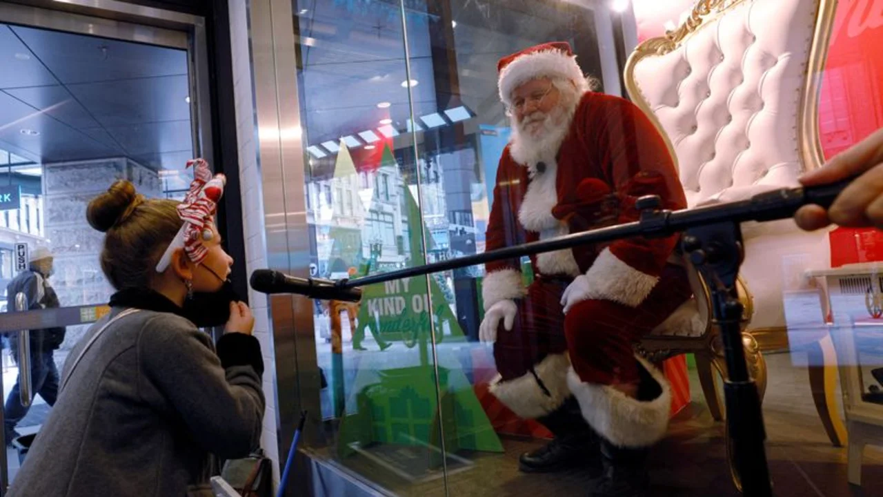 Imperturbable ante la pandemia y problemas de suministros, Papá Noel prepara para su vuelo anual