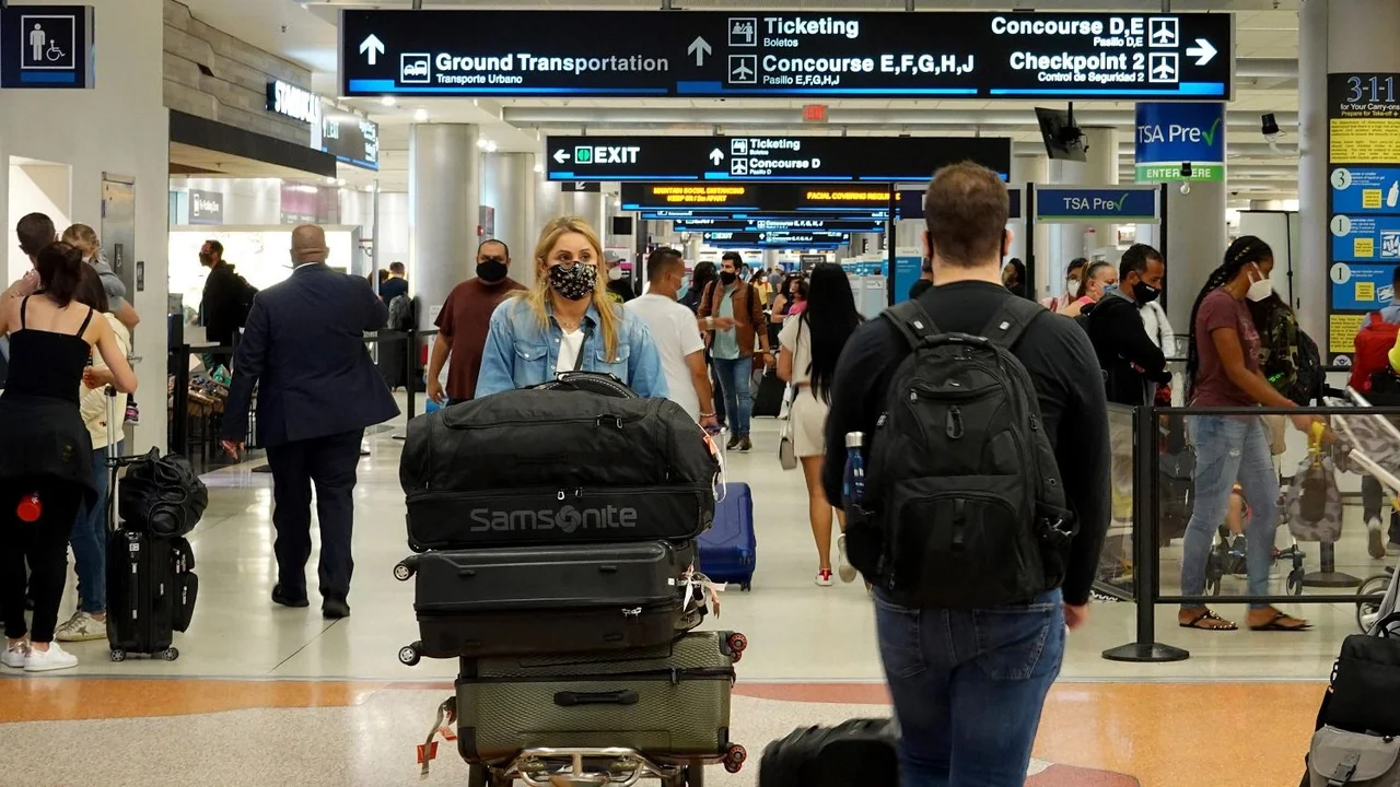 Ómicron: Estados Unidos levantará restricciones de viaje a ocho países africanos