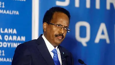 El presidente de Somalia suspende al primer ministro tras acusarlo de saquear tierras El presidente de Somalia suspende al primer ministro tras acusarlo de saquear tierras